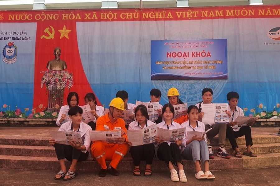 Điện lực Hà Quảng (PC Cao Bằng) tổ chức ngoại khóa “Tuyên truyền an toàn điện trong trường học” năm học 2022 – 2023