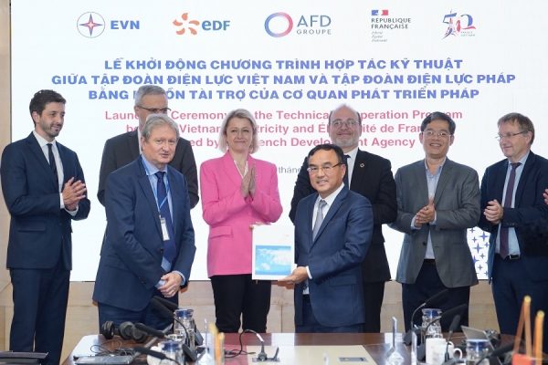 Tổng Giám đốc Cơ quan Phát triển Pháp (AFD) thăm và làm việc với Tập đoàn Điện lực Việt Nam (EVN)