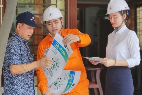 CÔNG ĐIỆN CỦA THỦ TƯỚNG CHÍNH PHỦ V/V CHỦ ĐỘNG TRIỂN KHAI CÁC BIỆN PHÁP CẤP BÁCH ỨNG PHÓ VỚI NGUY CƠ NẮNG NÓNG, HẠN HÁN, THIẾU NƯỚC, XÂM NHẬP MẶN