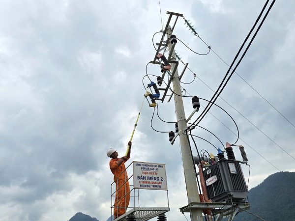 PC Cao Bằng: Chủ động nâng cấp, củng cố hệ thống lưới điện nhằm đảm bảo cấp điện an toàn trong mùa nắng nóng 2025