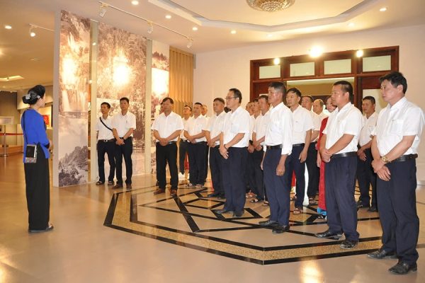 Chi bộ Điện lực Quảng Hòa (PC Cao Bằng) thực hiện sinh hoạt Chuyên đề năm 2025 tại Khu di tích quốc gia đặc biệt Pác Bó