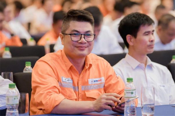 Người thợ điện giữ lửa nơi vùng cao