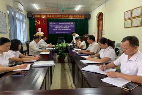 Công ty Điện lực Cao Bằng kiểm tra công tác sản xuất kinh doanh và thực hiện 5S tại Đội Quản lý điện lực khu vực Nguyên Bình