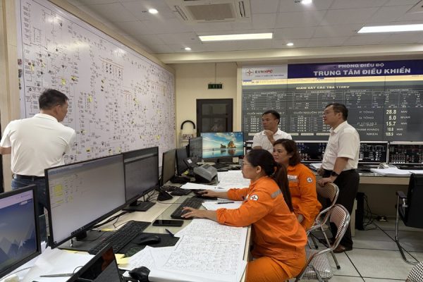 Giữ sáng niềm tin trong mưa lũ – Công ty Điện lực Cao Bằng quyết tâm vì khách hàng phục vụ