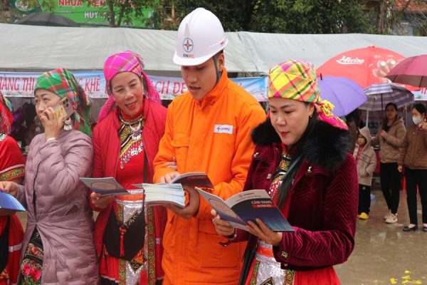 Công ty Điện lực Cao Bằng khuyến khích khách hàng tăng cường tiết kiệm điện, sử dụng điện an toàn dịp Tết Nguyên đán Bính Ngọ