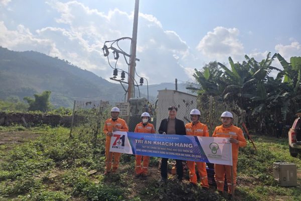 Tri ân khách hàng bằng những việc làm thiết thực trước thềm năm mới tại xã Bảo Lạc, Cao Bằng