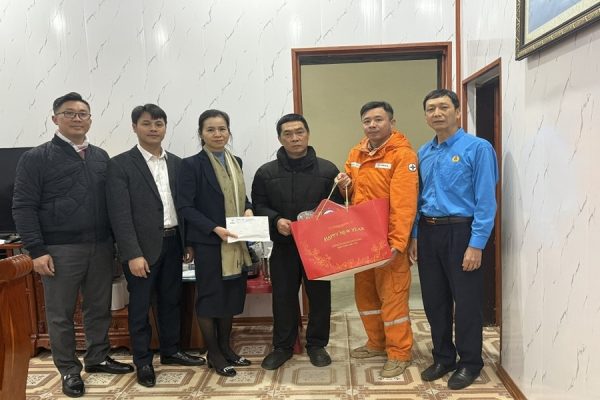 Công đoàn Công ty Điện lực Cao Bằng kịp thời hỗ trợ đoàn viên gặp hoàn cảnh  đặc biệt khó khăn dịp Tết Bính Ngọ 2026