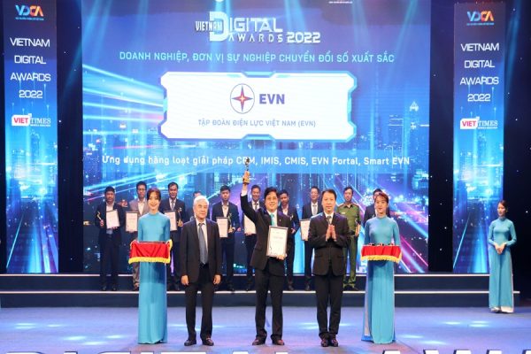 Phát huy tinh thần thi đua yêu nước trong công cuộc chuyển đổi số