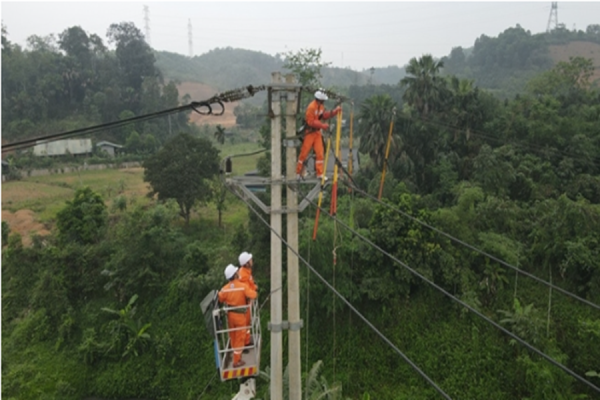 TCBC EVNNPC: Đồng bộ giải pháp bảo đảm điện mùa nắng nóng và nâng cao hiệu quả vận hành hệ thống