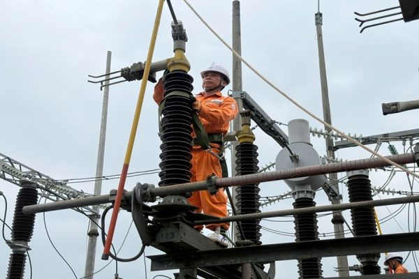 Kiến tạo lưới điện thông minh, vun đắp niềm tin nơi biên cương Tổ quốc