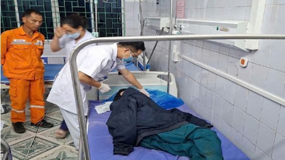 Nghĩa cử đẹp của hai người thợ điện Cao Bằng: Kịp thời cứu người bị tai nạn trong đêm